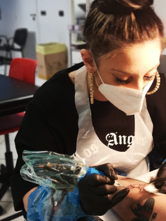 milano_tattoo_school_scuola_tatuaggi_piercing_abilitazione_igienico_sanitaria_approccio_al_tatuaggio_esame_pratica_secondo_la_profilassi_igienico_sanitaria_tatuare_15