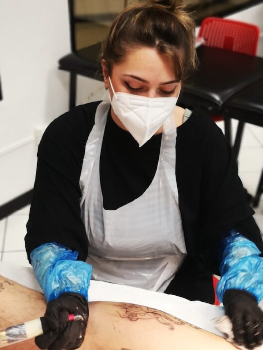 milano_tattoo_school_scuola_tatuaggi_piercing_abilitazione_igienico_sanitaria_approccio_al_tatuaggio_esame_pratica_secondo_la_profilassi_igienico_sanitaria_tatuare_16