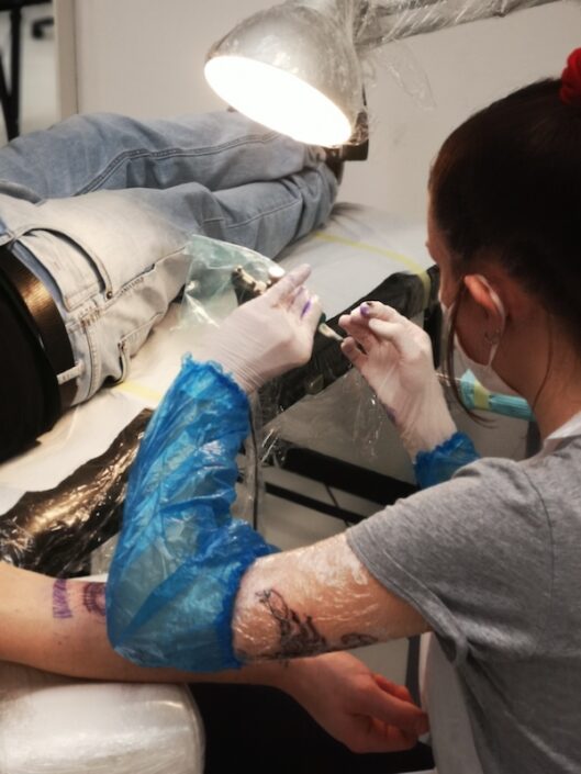milano_tattoo_school_scuola_tatuaggi_piercing_abilitazione_igienico_sanitaria_approccio_al_tatuaggio_esame_pratica_secondo_la_profilassi_igienico_sanitaria_tatuare_19